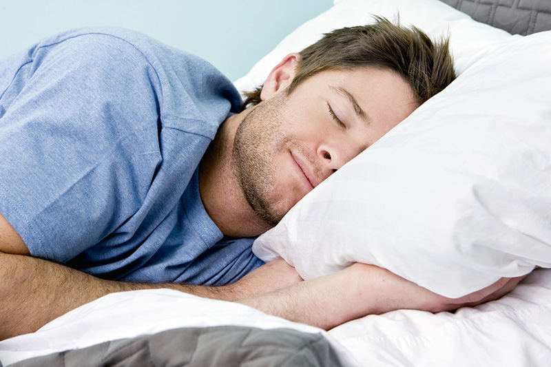 Интересные факты: как сон влияет на тело человека, в каких условиях лучше засыпать